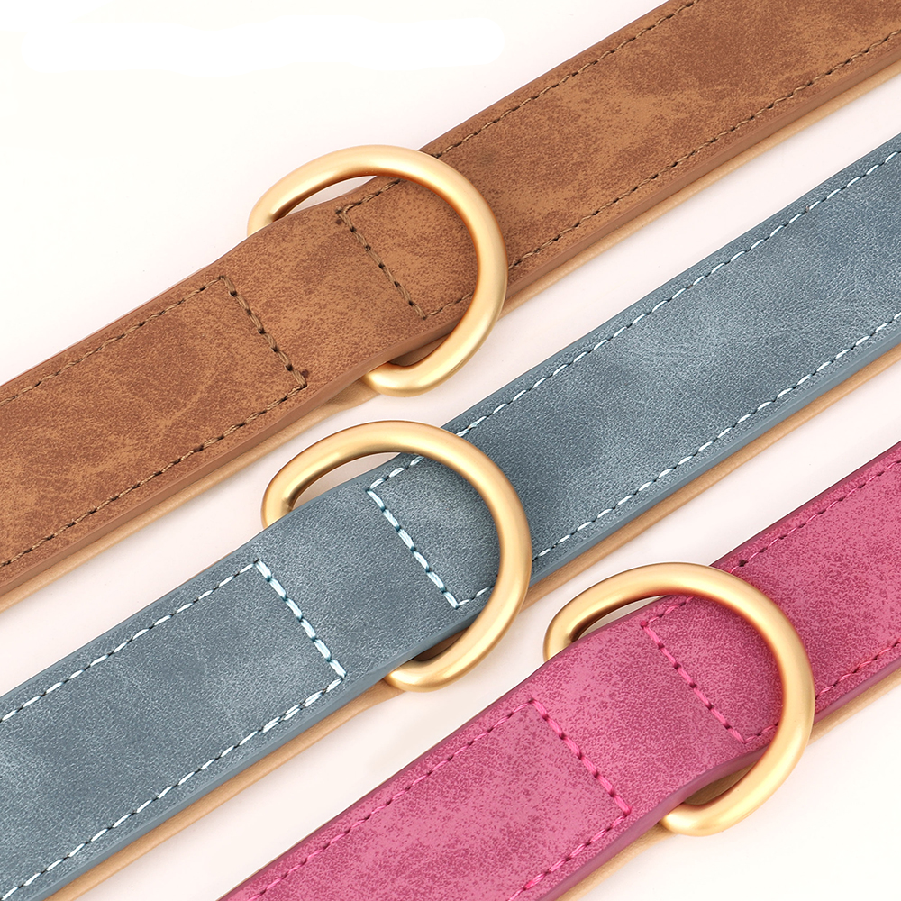 Ceintures en cuir synthétique marron, bleu et rose avec boucles dorées. Accessoires de mode élégants et tendance pour femmes.