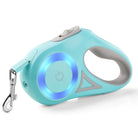 Laisse rétractable pour chien bleu avec lumière LED, poignée ergonomique et bouton de verrouillage. Accessoire de promenade pratique et moderne.