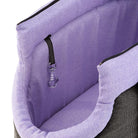 Sac de transport pour animaux en tissu violet, intérieur spacieux, fermeture éclair robuste, crochet de sécurité. Accessoire pratique pour animaux.