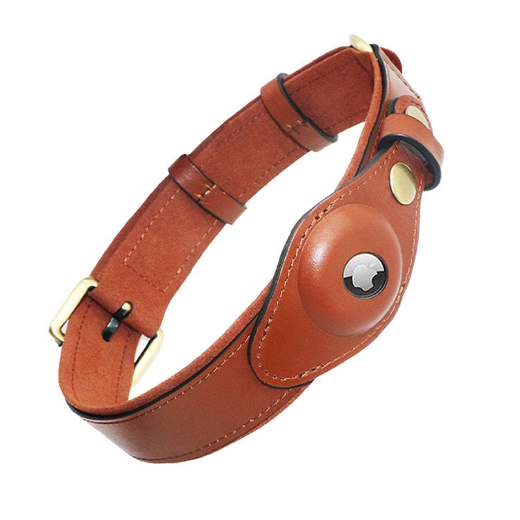Collier pour chien en cuir marron avec support AirTag intégré, idéal pour la localisation GPS. Accessoire élégant et fonctionnel pour animaux.