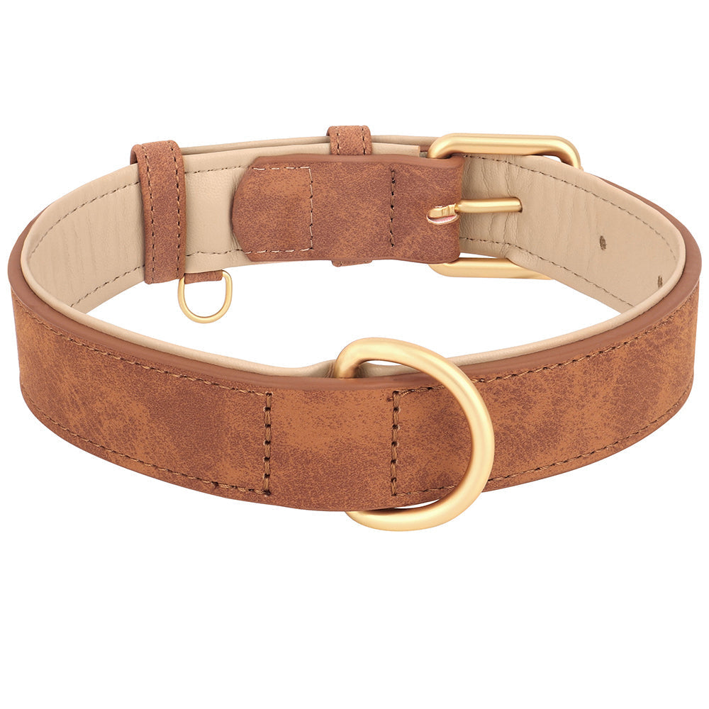 Collier pour chien en cuir marron avec boucle dorée, design élégant et robuste, accessoire pour animaux de compagnie, style classique et durable.