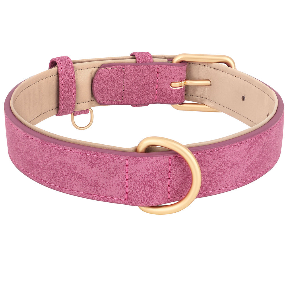 Collier pour chien en cuir rose avec boucle dorée, design élégant et robuste, accessoire pour animaux de compagnie tendance et durable.